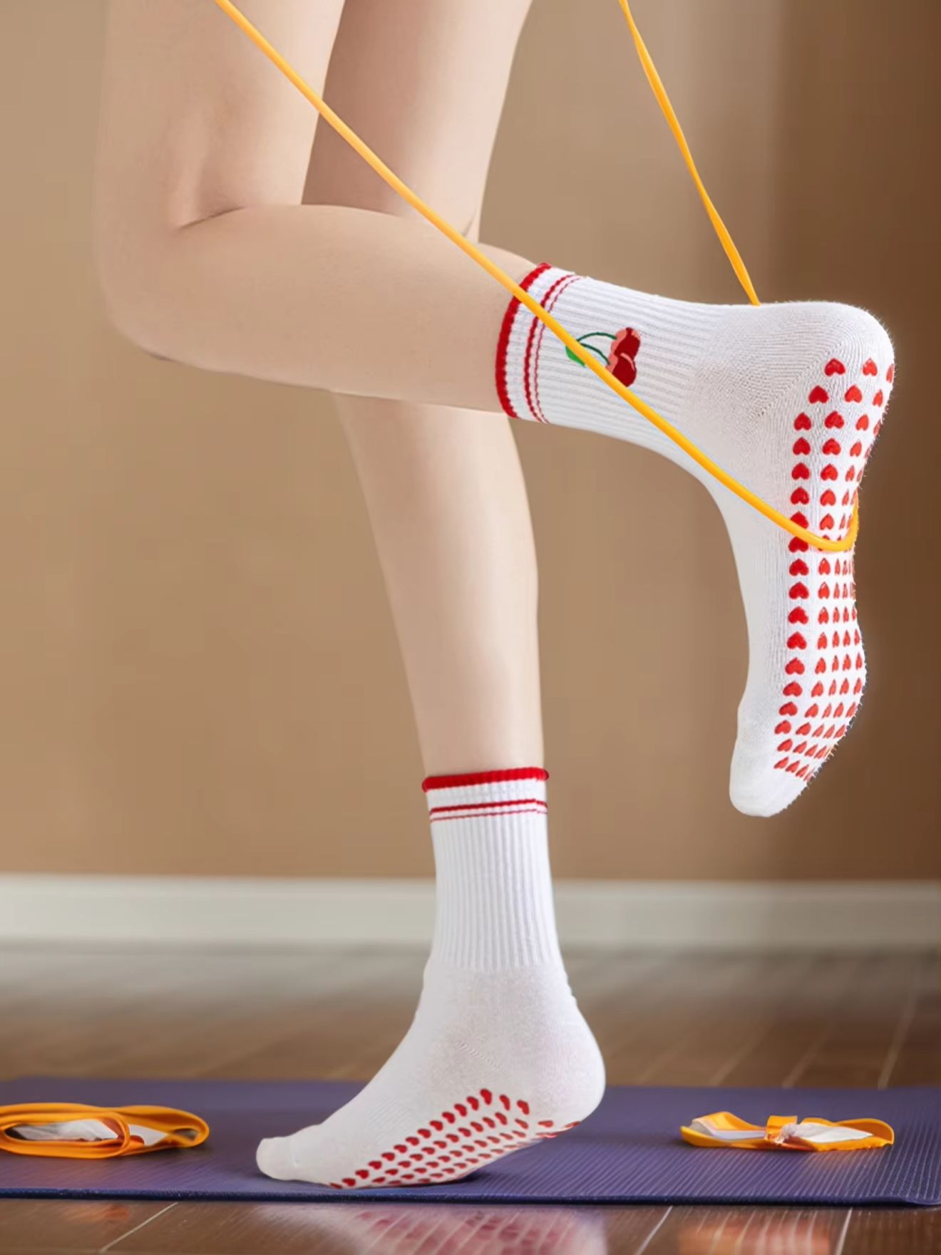 Pilates With Yoga - 1 Pasang Kaus Kaki Yoga Profesional